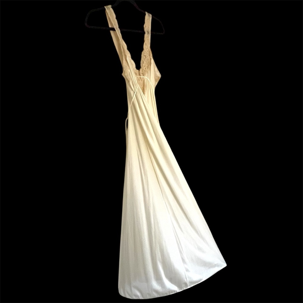 Ethereal Buttery Ivory with Lace Trim 70s Vintage Slip-Dress Gown Kayser Perfect - Picture 7 of 16